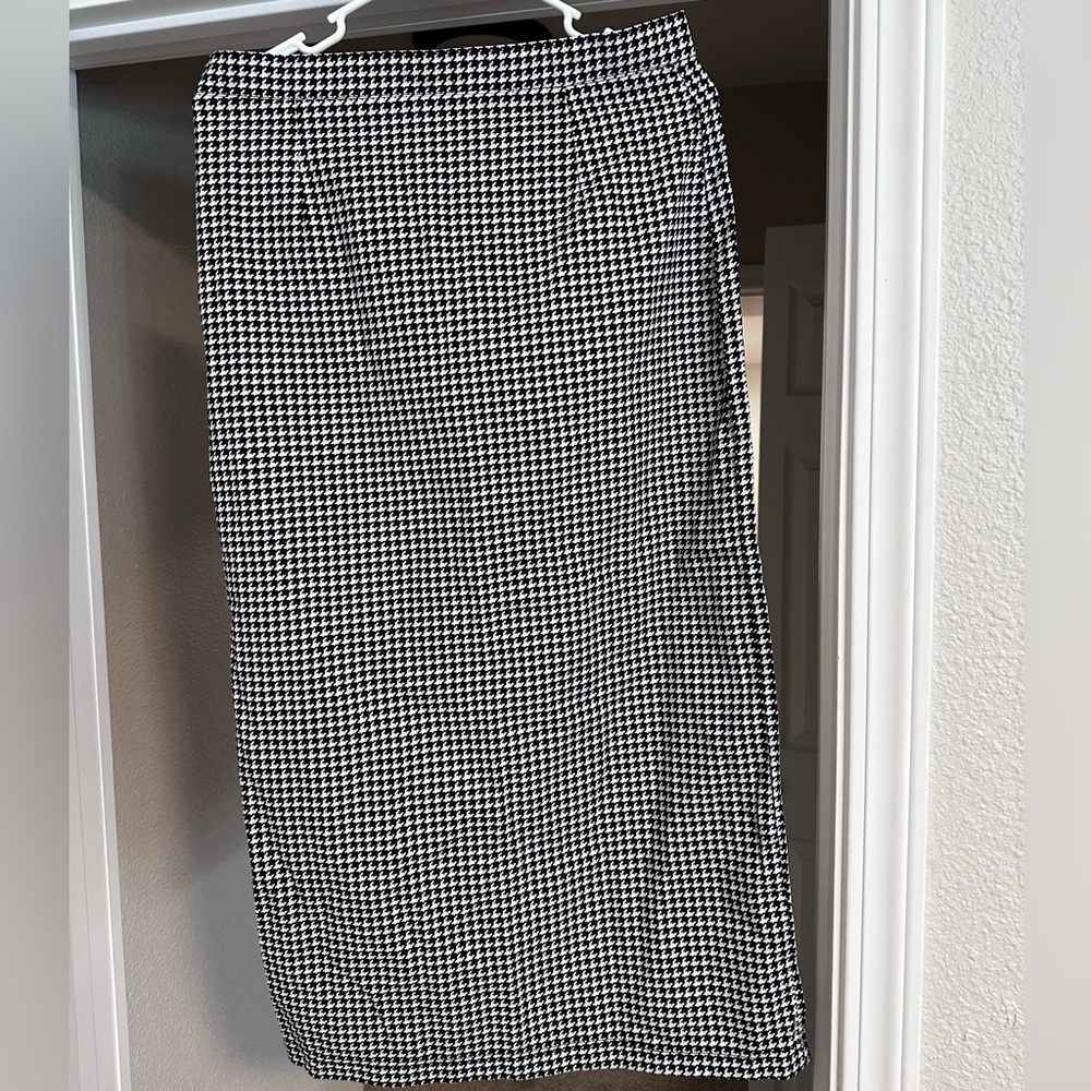Black and White Houndstooth Skirt